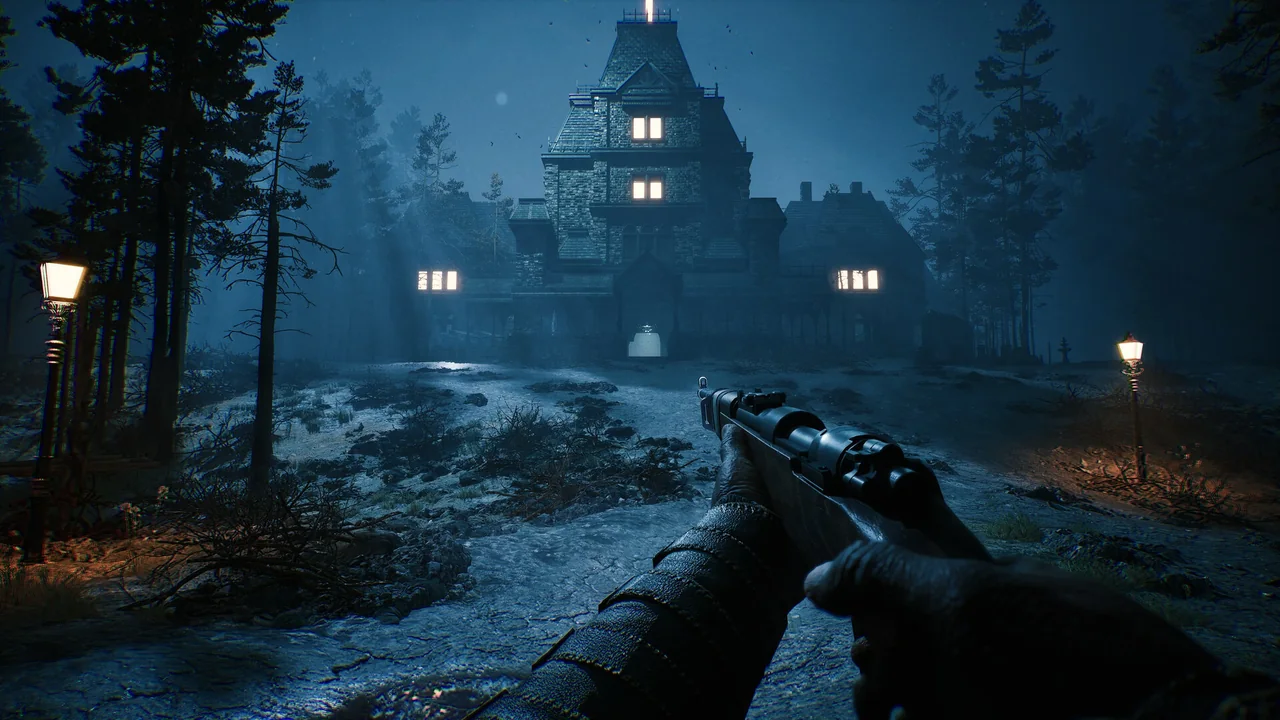 The Bornless:公式Steam掲載のゲーム画面。一人称視点で武器を構え、暗い屋敷へ向かう。編集部の実プレイや、現在の入場成功を示す画像ではありません。